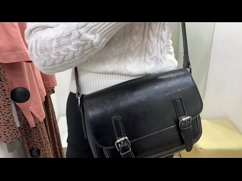 ❤️ Masturbim publik i kurvës së re FeralBerry me një dildo në dhomën e montimit ❤️ Porno ruse në pornografi sq.psi-mass.ru ❌️